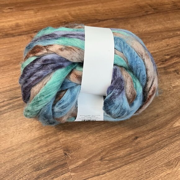 Loops and Threads Free Spirit Ombre Wool Blend Arm Knitting Super Chunky Yarn - Picture 7 of 8
